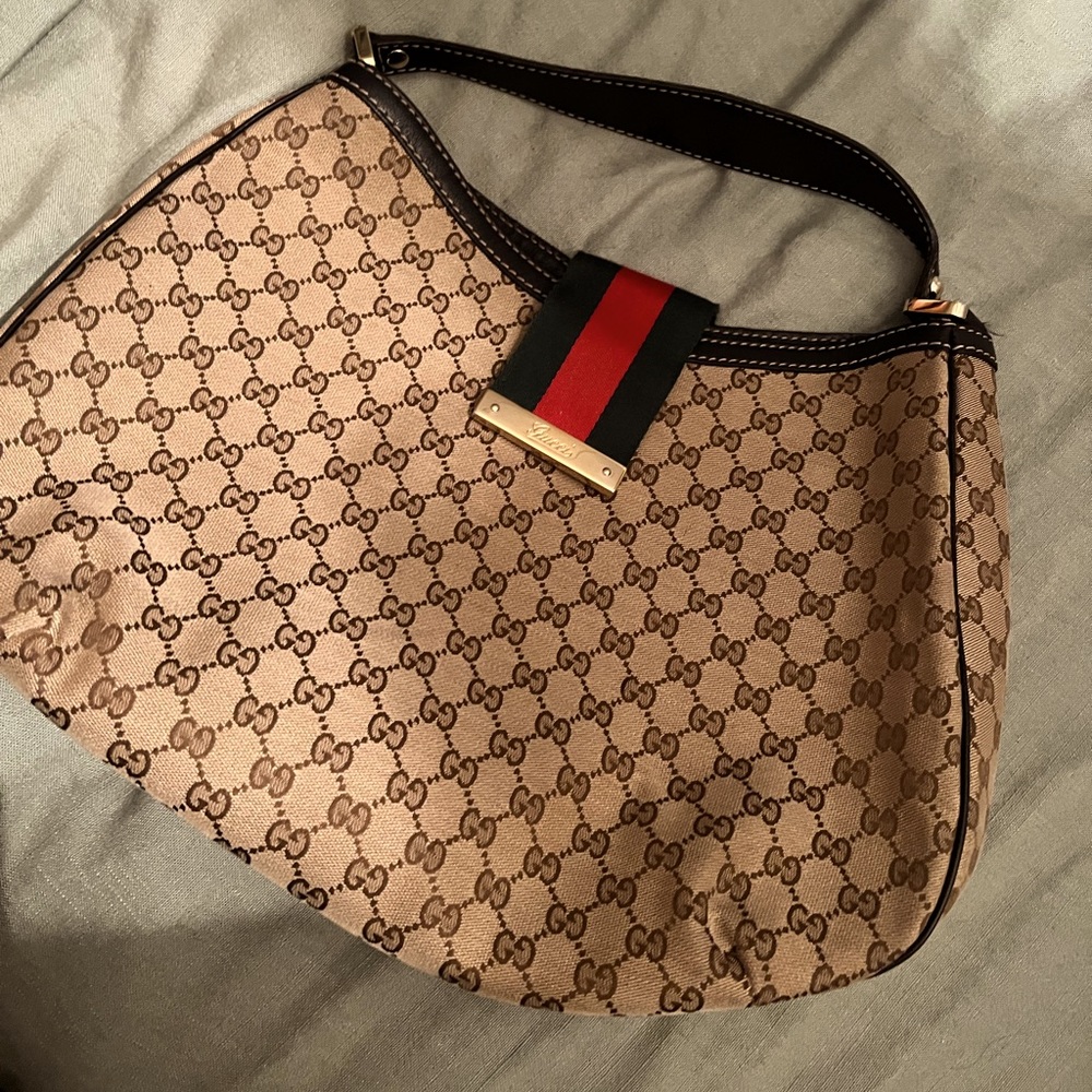 Excellent condition authentic Gucci handbag.